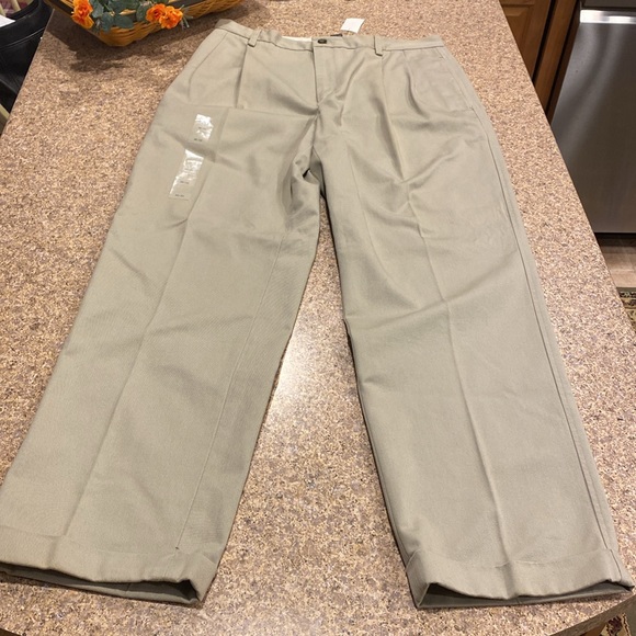 NWT Banana Republic Pleated Smithfield Relaxed Leg Chinos 36 / 32 - Picture 5 of 16